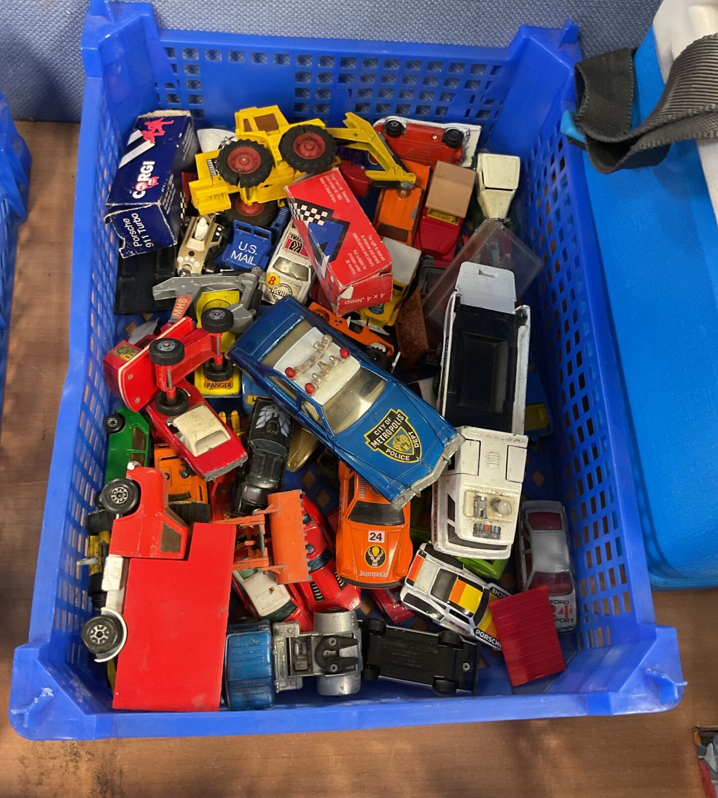 Tray of mixed diecast models inc matchbox, dinky and vintage
