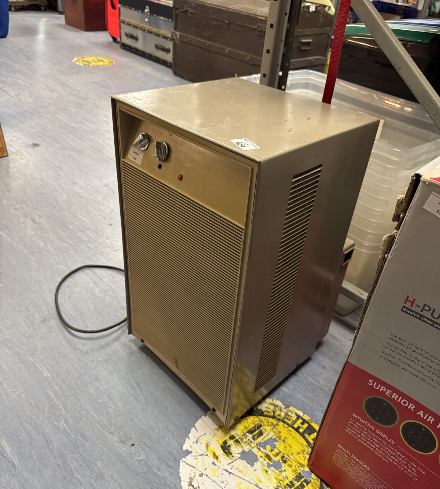 Vintage American dehumidifier - has 3 pin uk plug