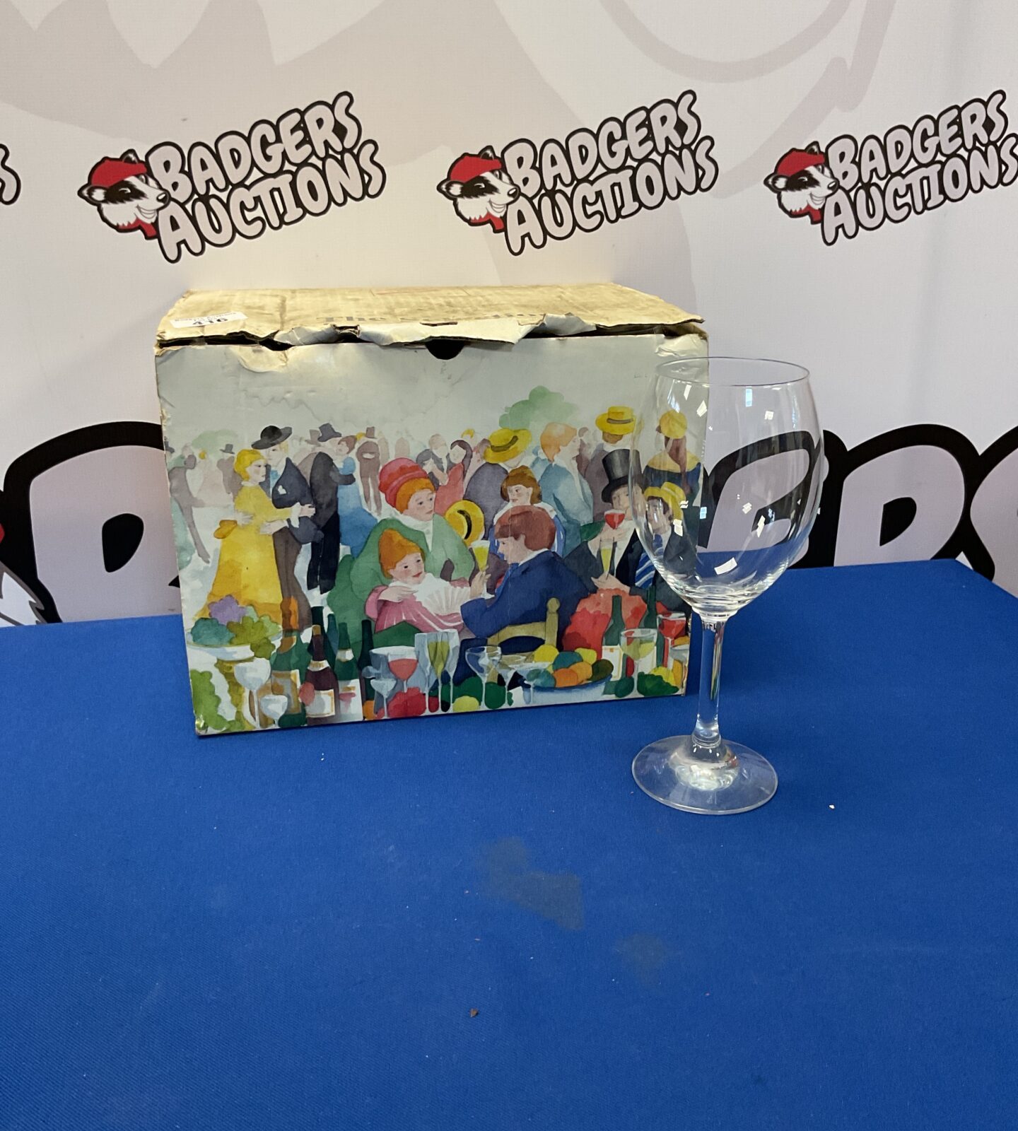 The selection set of 6 wine glasses