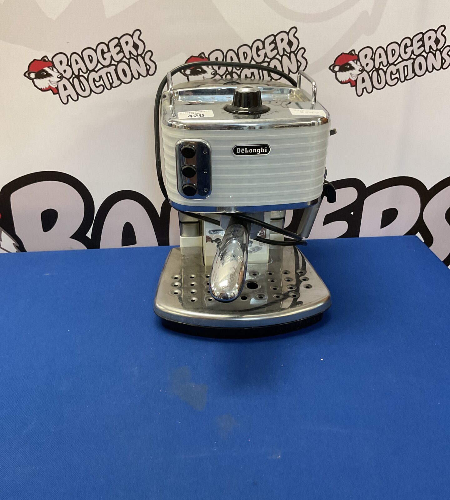 Delonghi coffee machine powers on