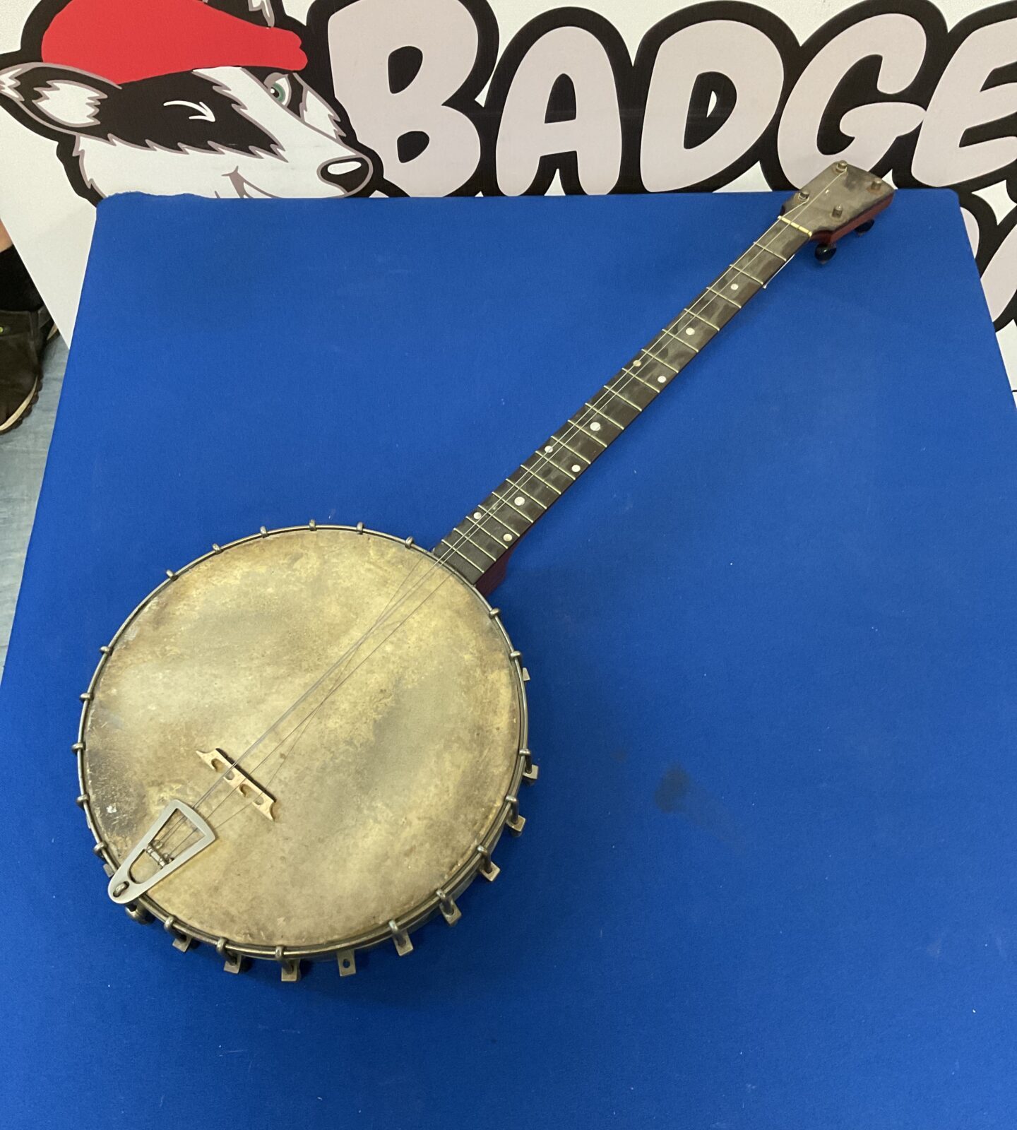 Vintage bango needs restringing