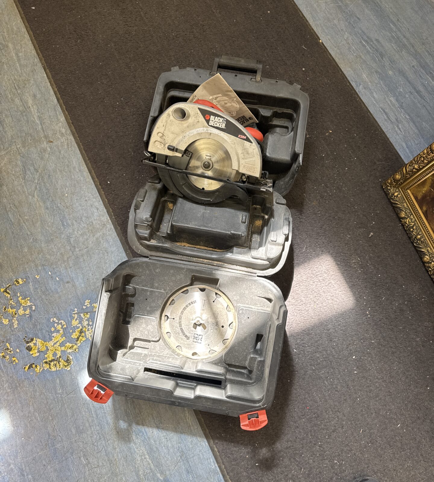 Black & decker ks24 circular saw - working