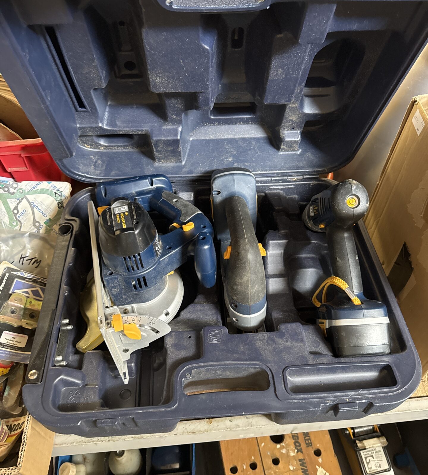 Three performance pro cordless tools with two batteries - untested, no charger