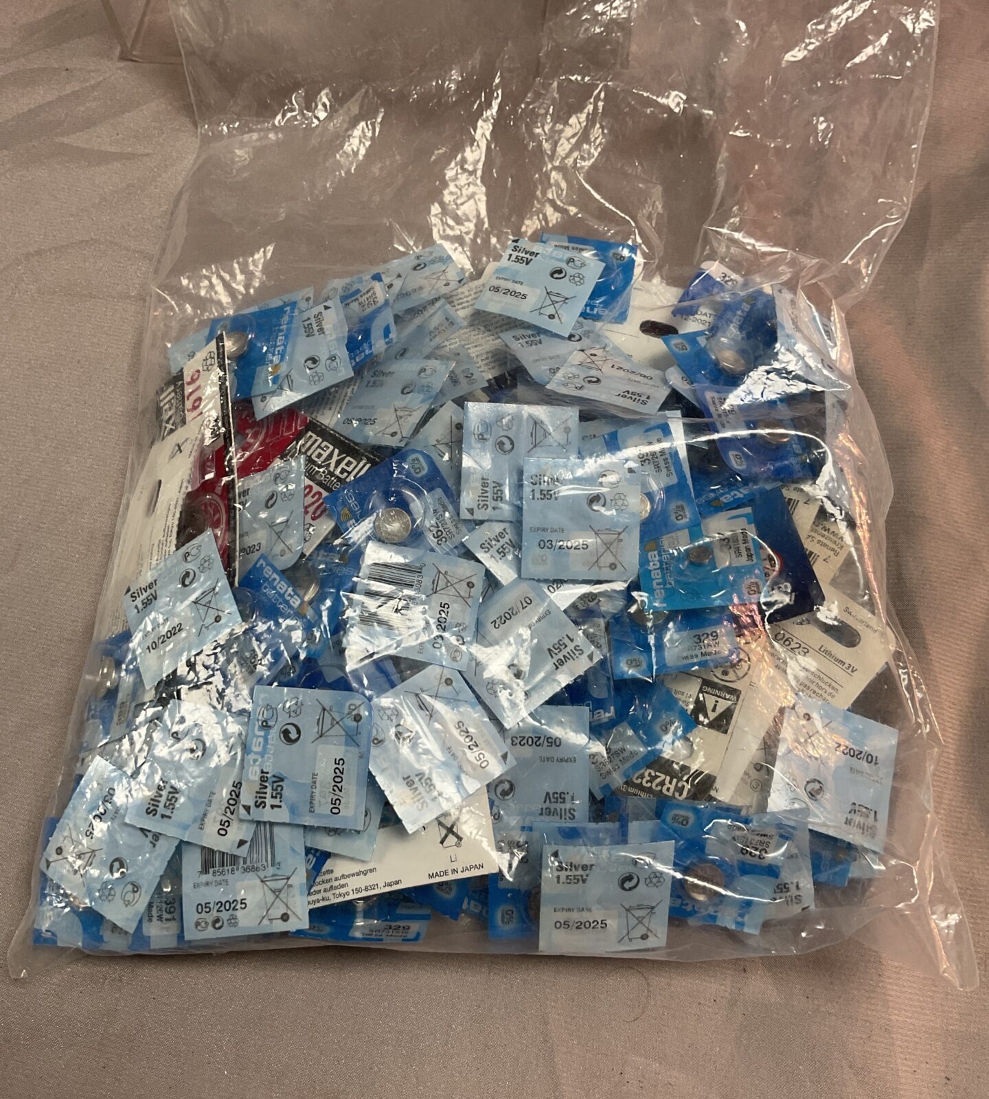 Bag mixed button batteries