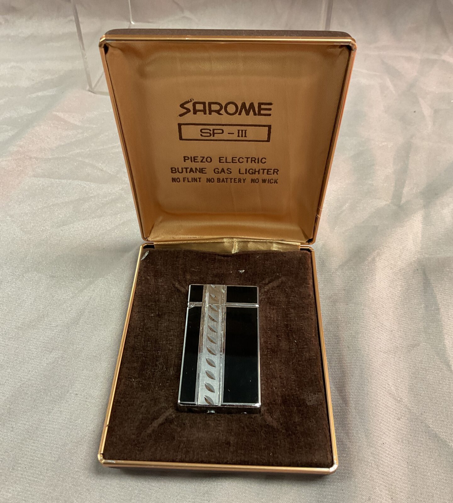 Sarome electric butane gas lighter in original case