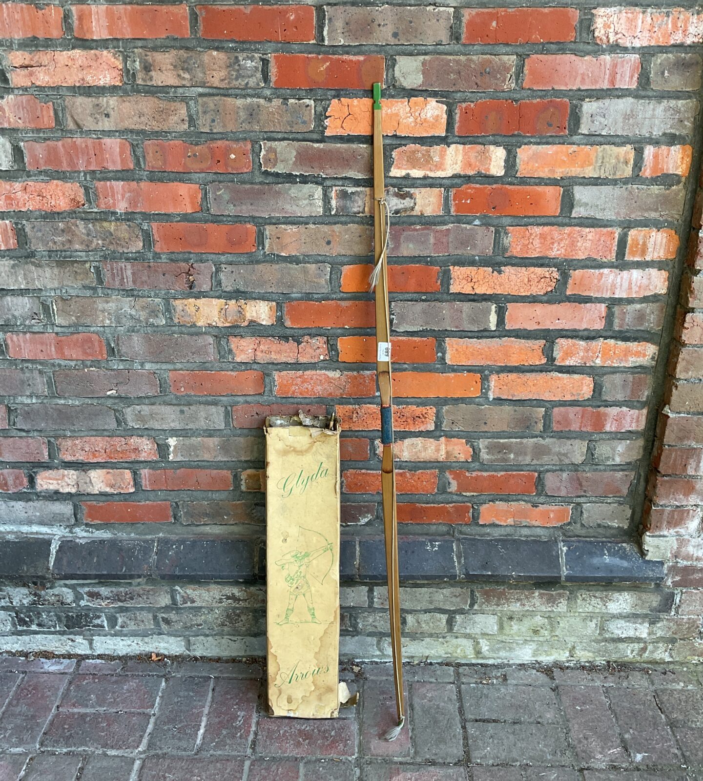 Vintage lbs wooden bow with arrows