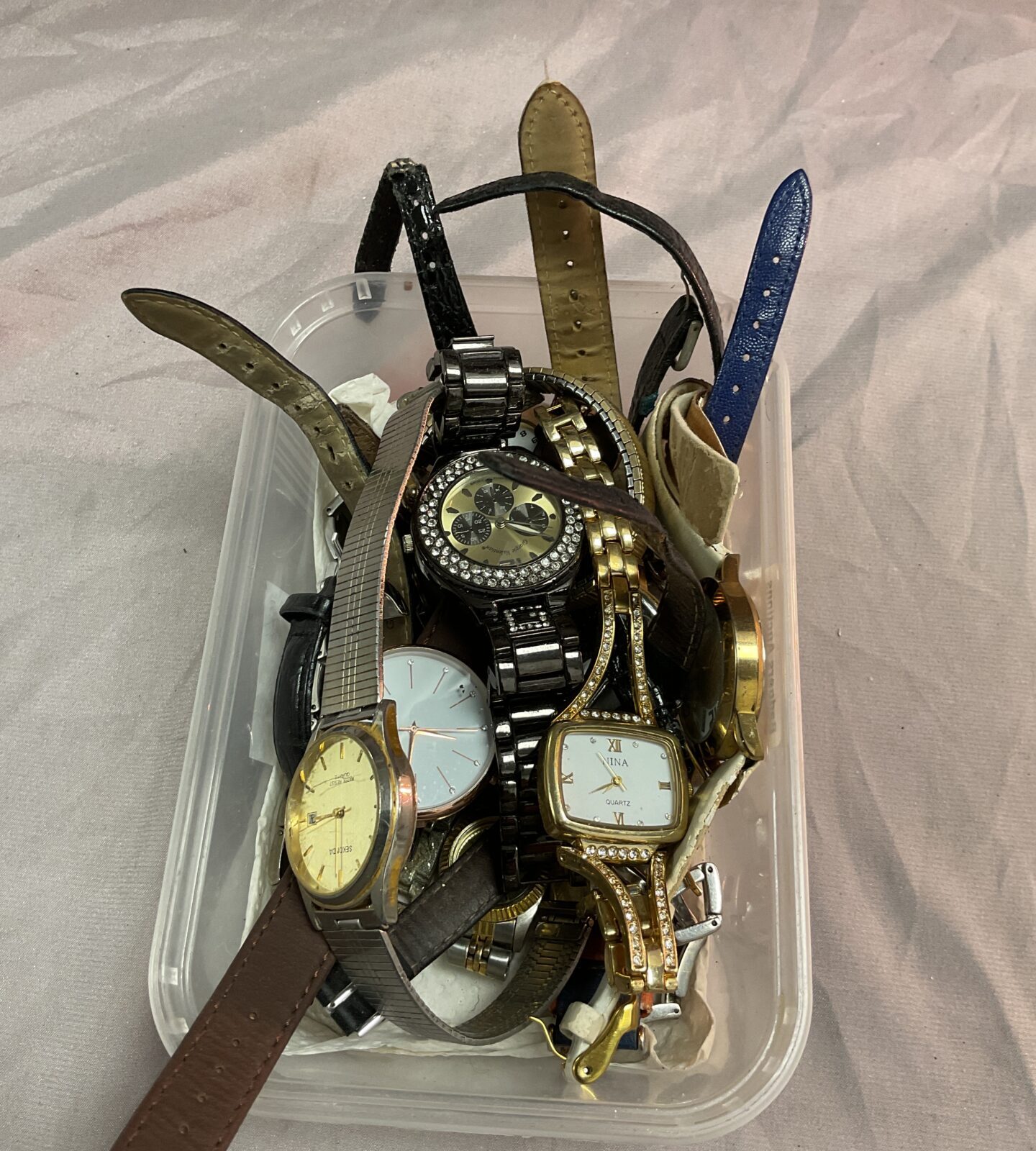 Tray of assorted wristwatches