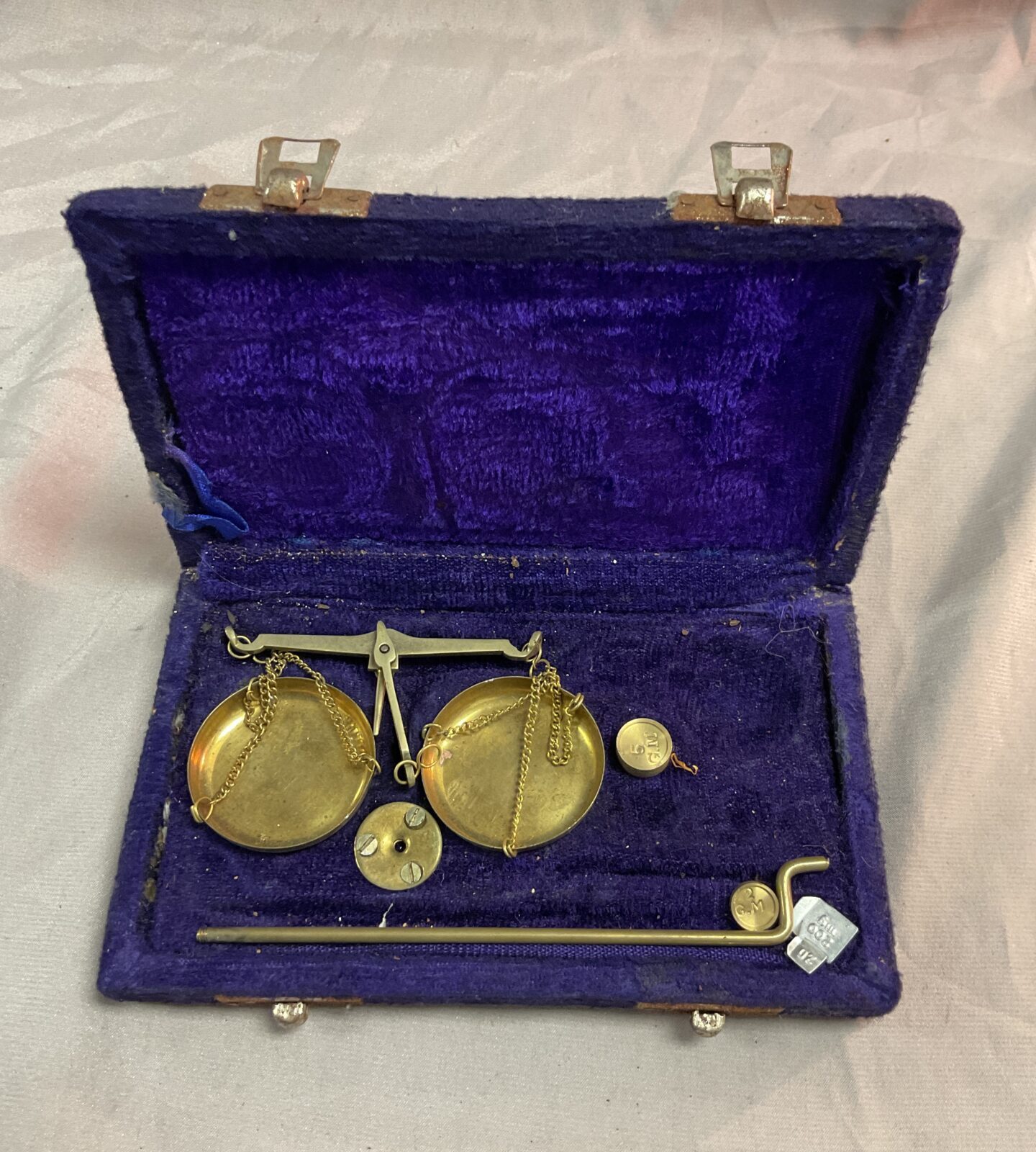 Small set of pocket balance scales