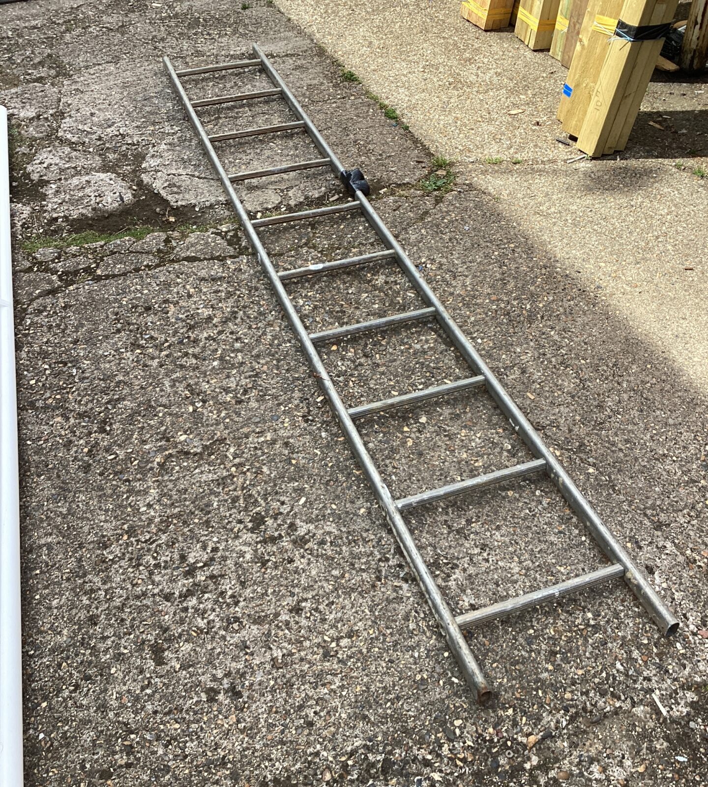 Aluminium ladder