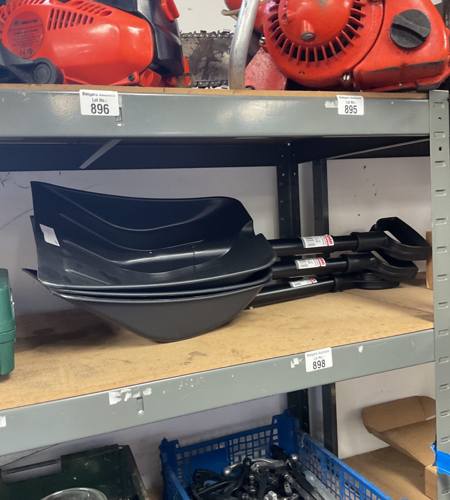 Three new mann car folding snow shovel