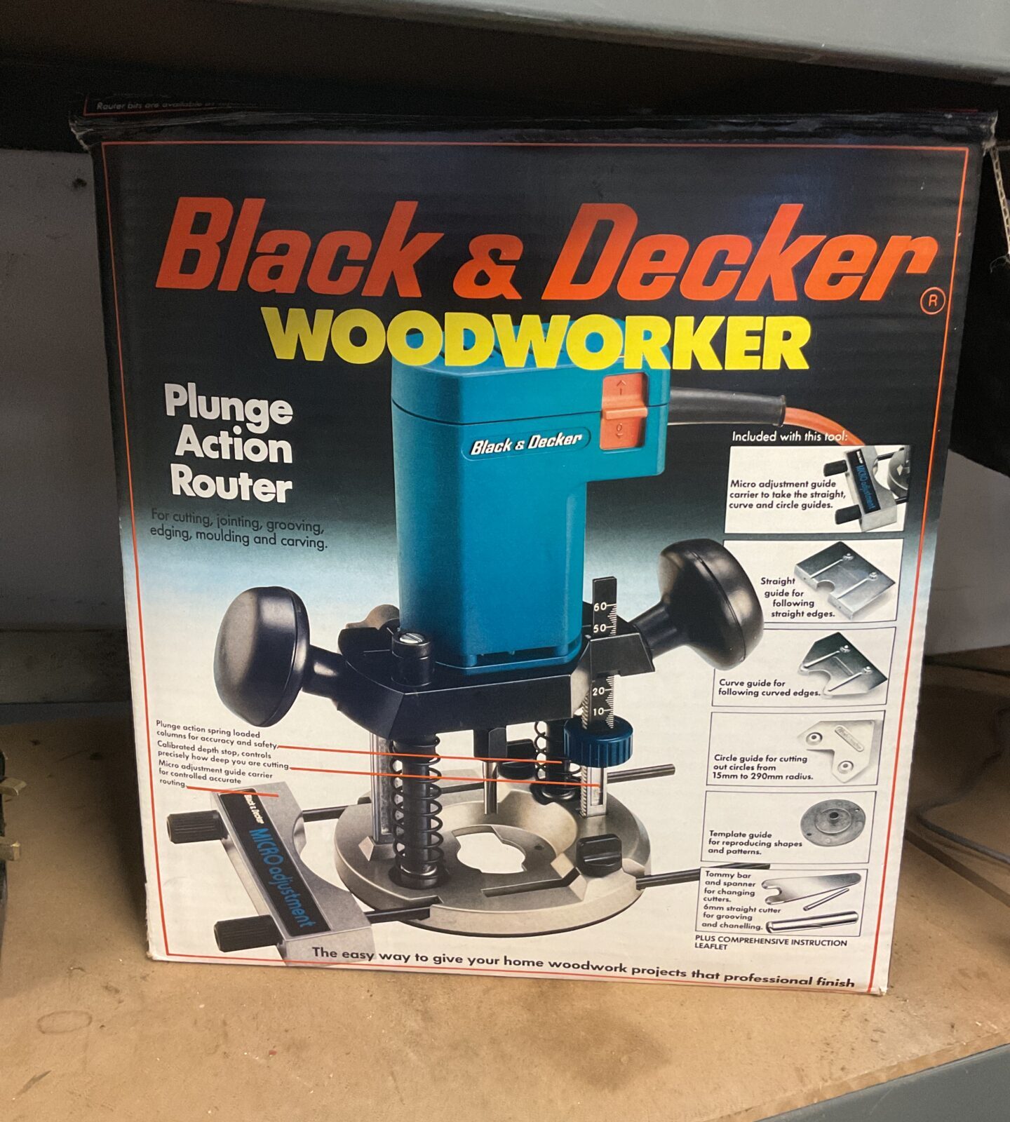 Black & decker woodworker router working