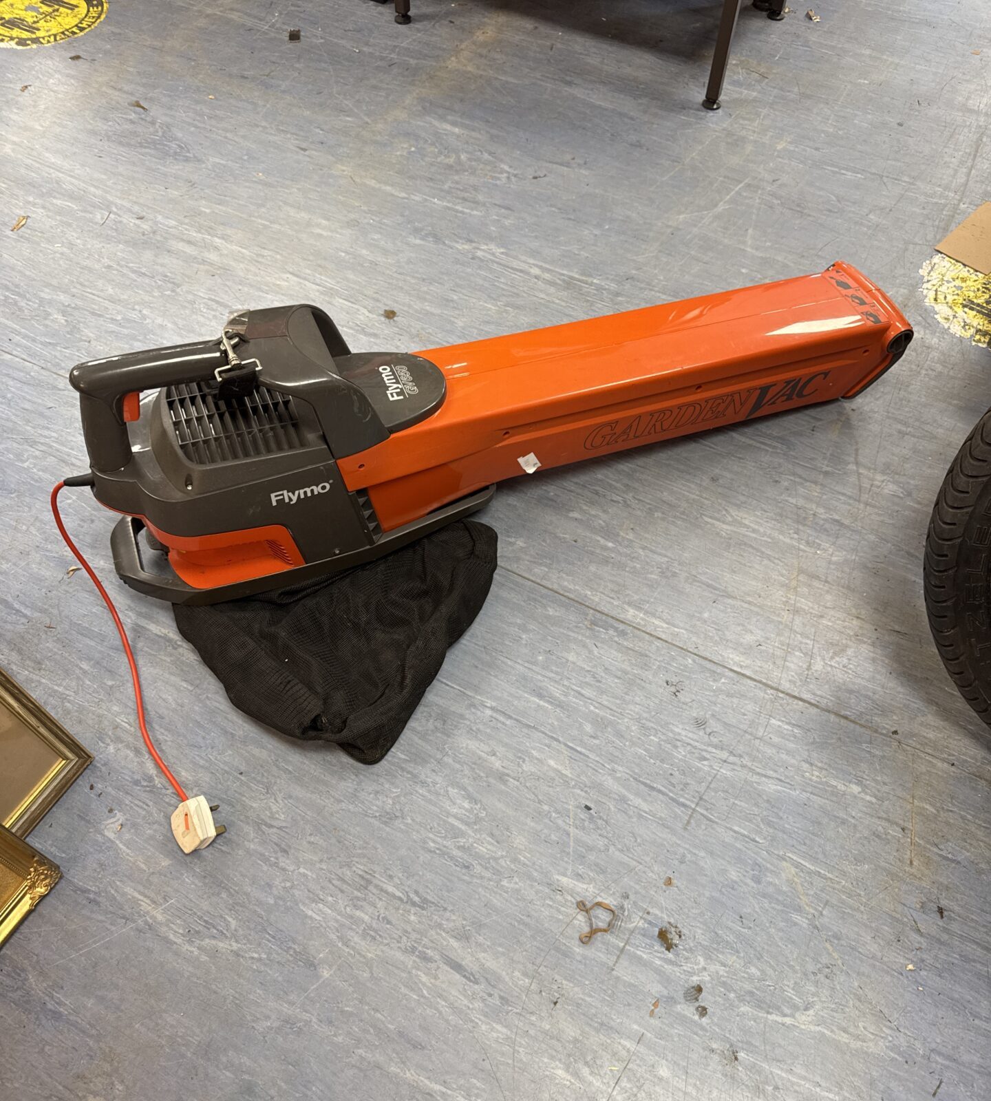 Flymo gv650 garden vac - powers on, has very short cable