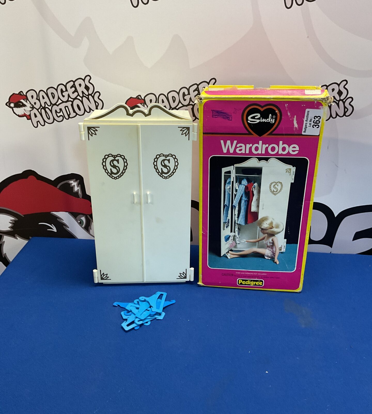 Vintage pedigree boxed cindy wardrobe