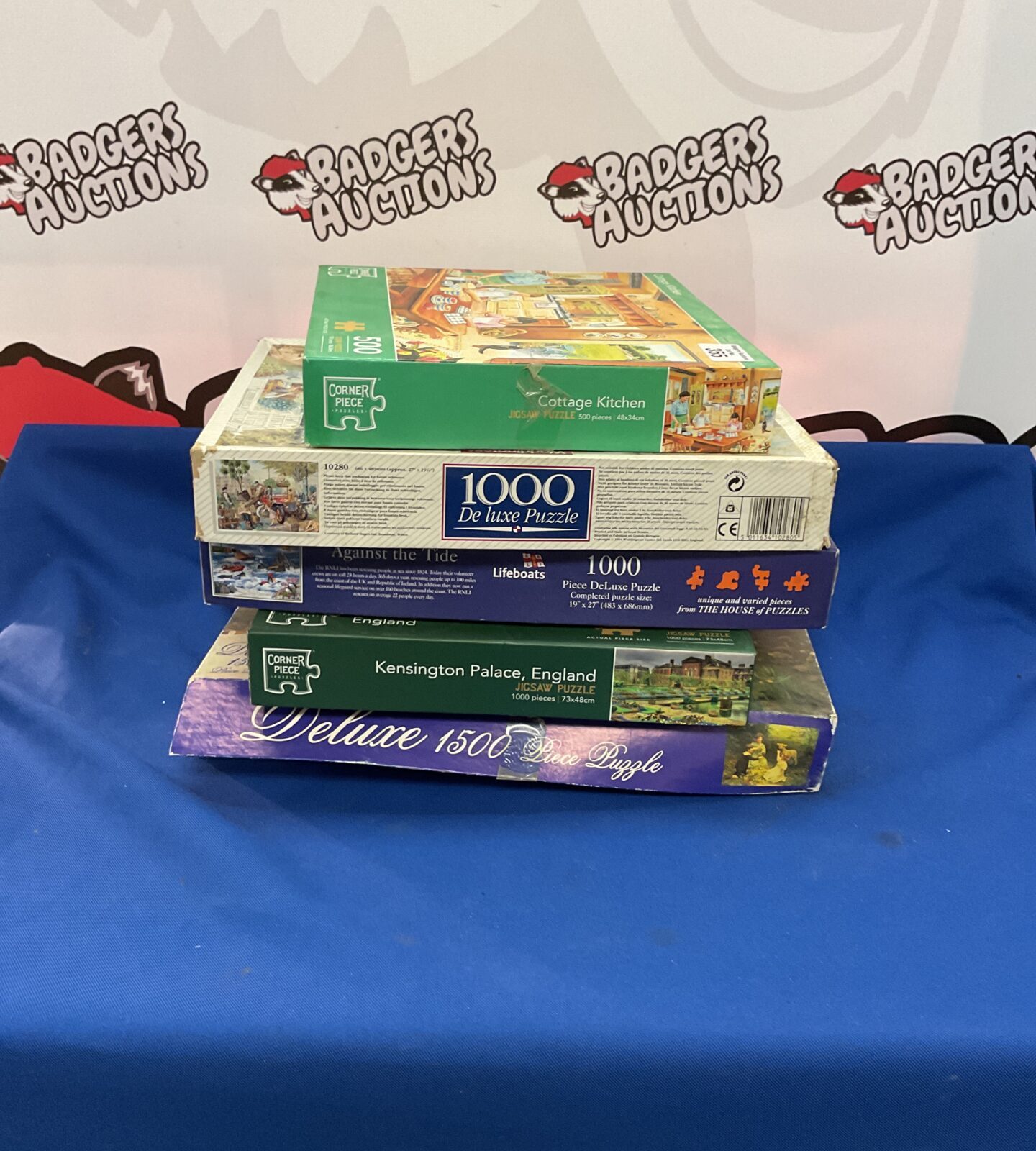 Bundle of mixed puzzles inc corner piece and waddingtons