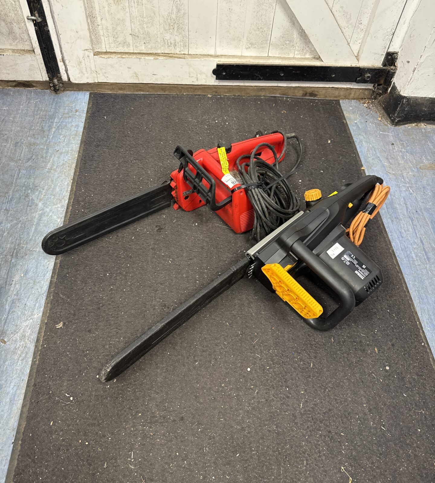 Two electric chainsaws sovereign elettra 160 (working) & Titan ttl758chn (spares/repairs)
