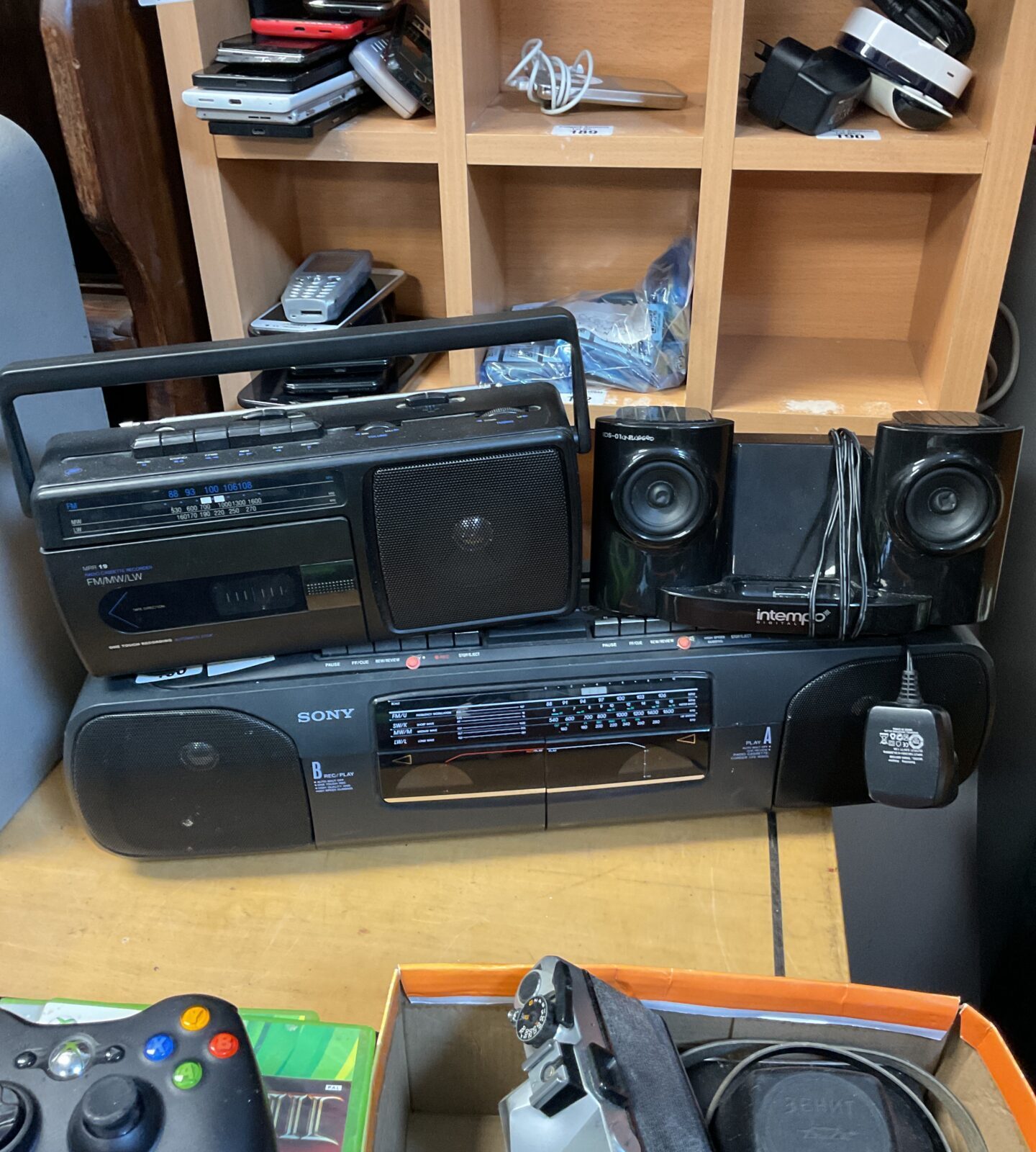 Three radios inc sony cfs-w303l boombox