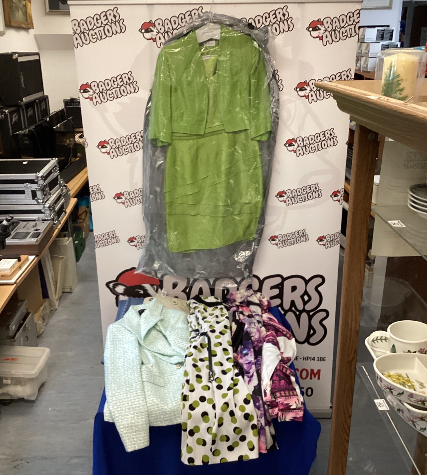 Box of ladies dresses & jeans inc jessica