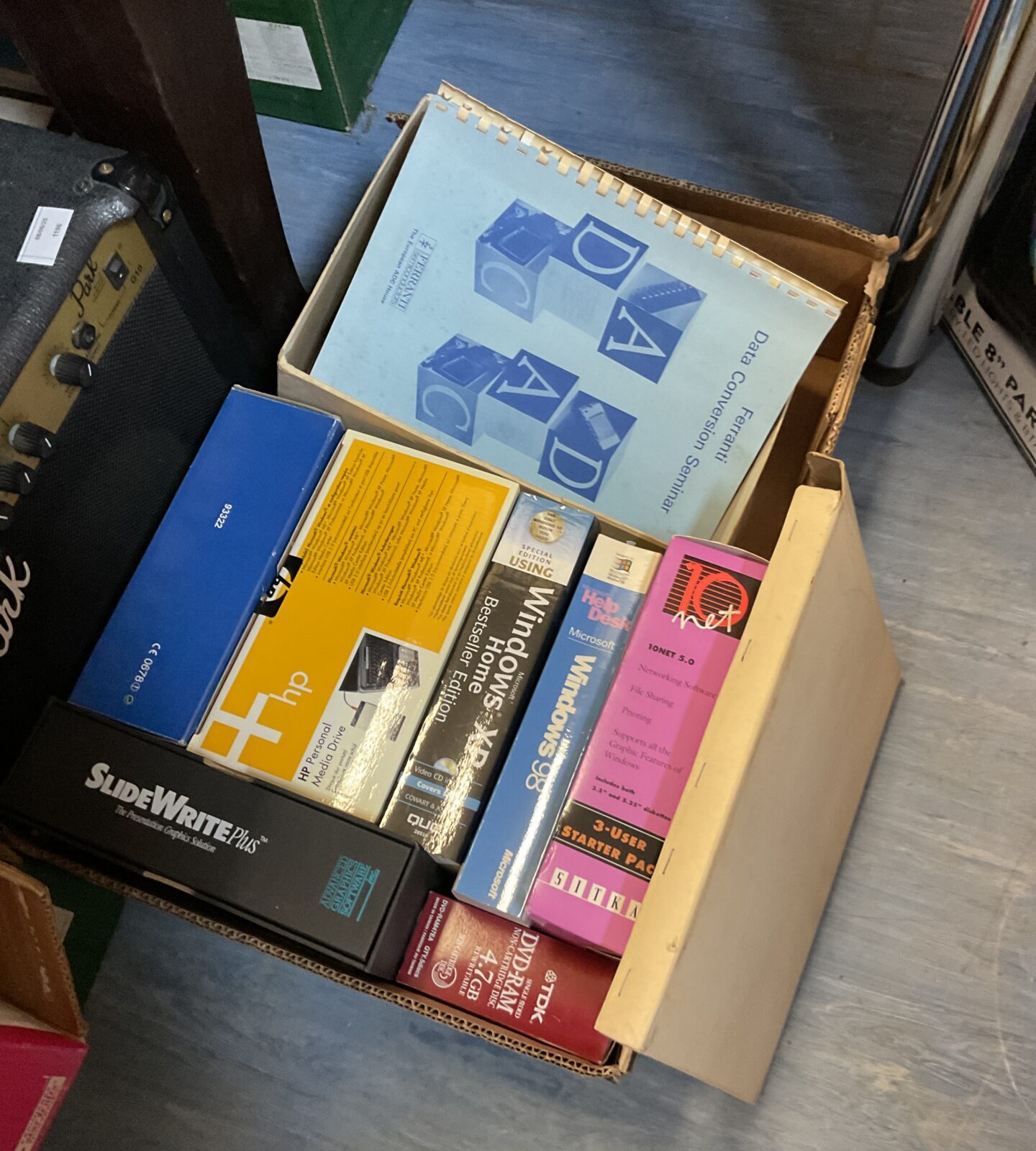 Tray of computer software & hardware inc windows xp home