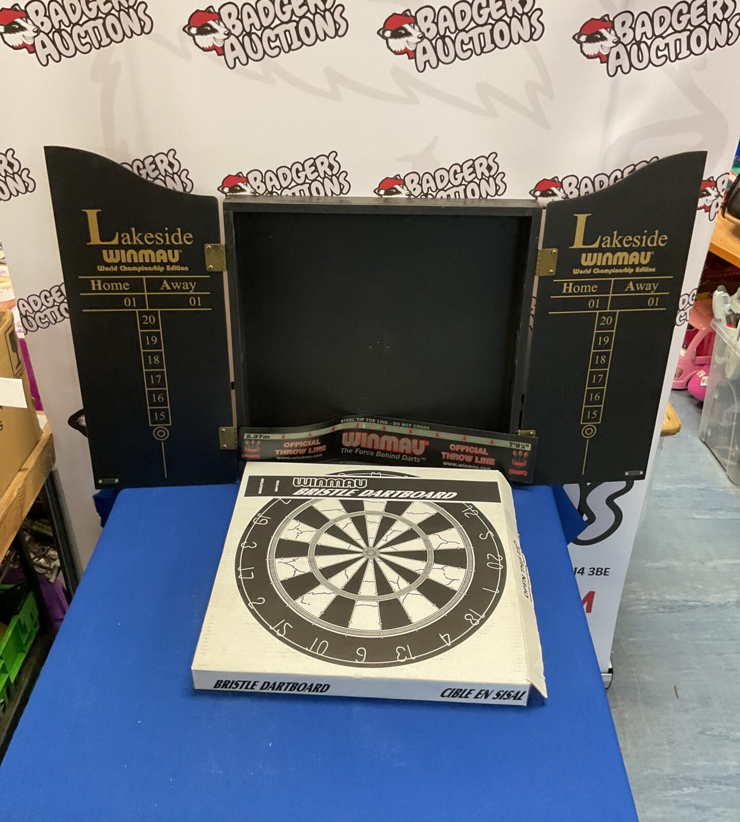 Lakeside winmau bristle dartboard boxed with wall case