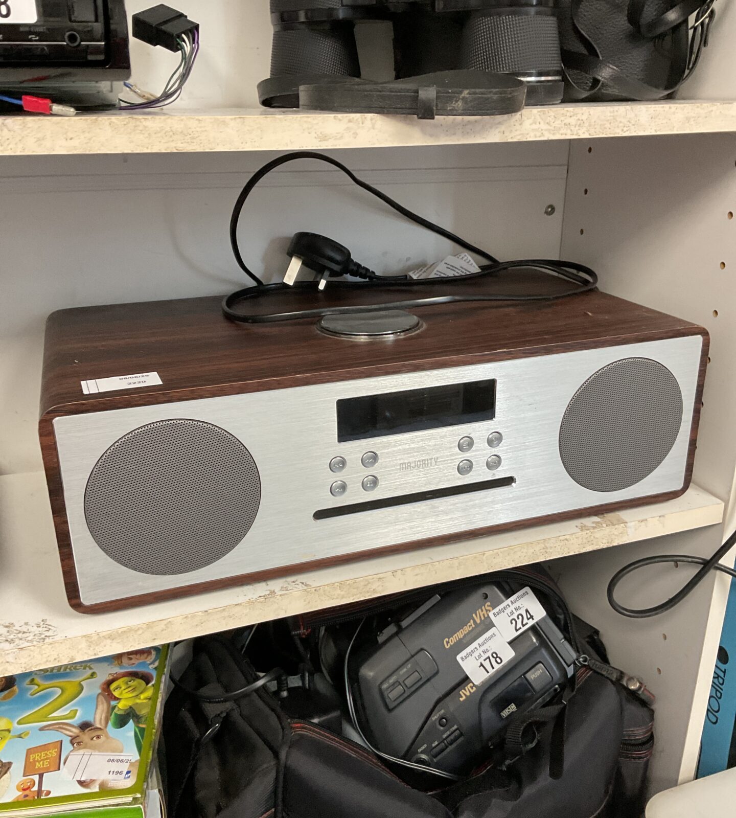 Majority cd dab radio system