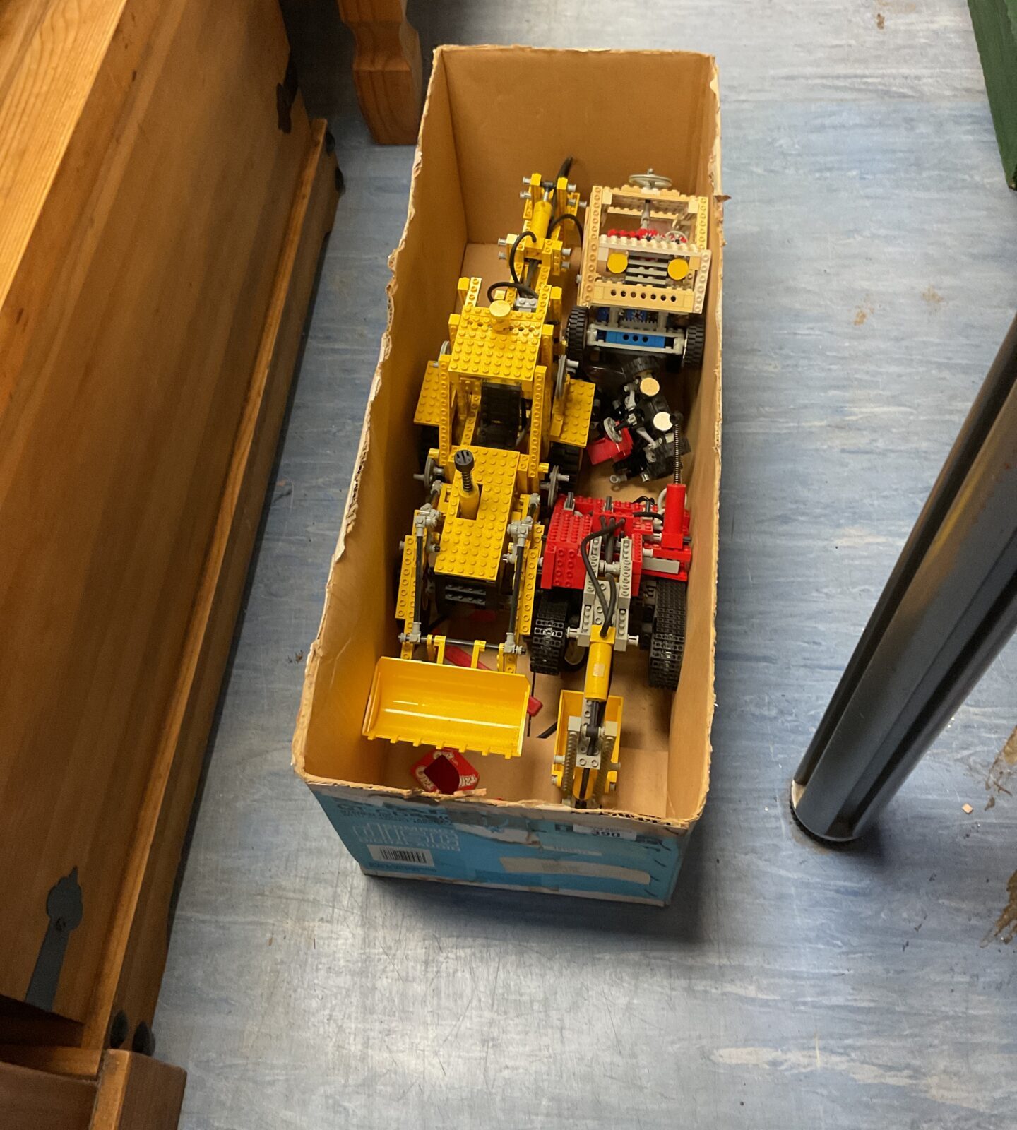 Box of mixed vintage lego technics