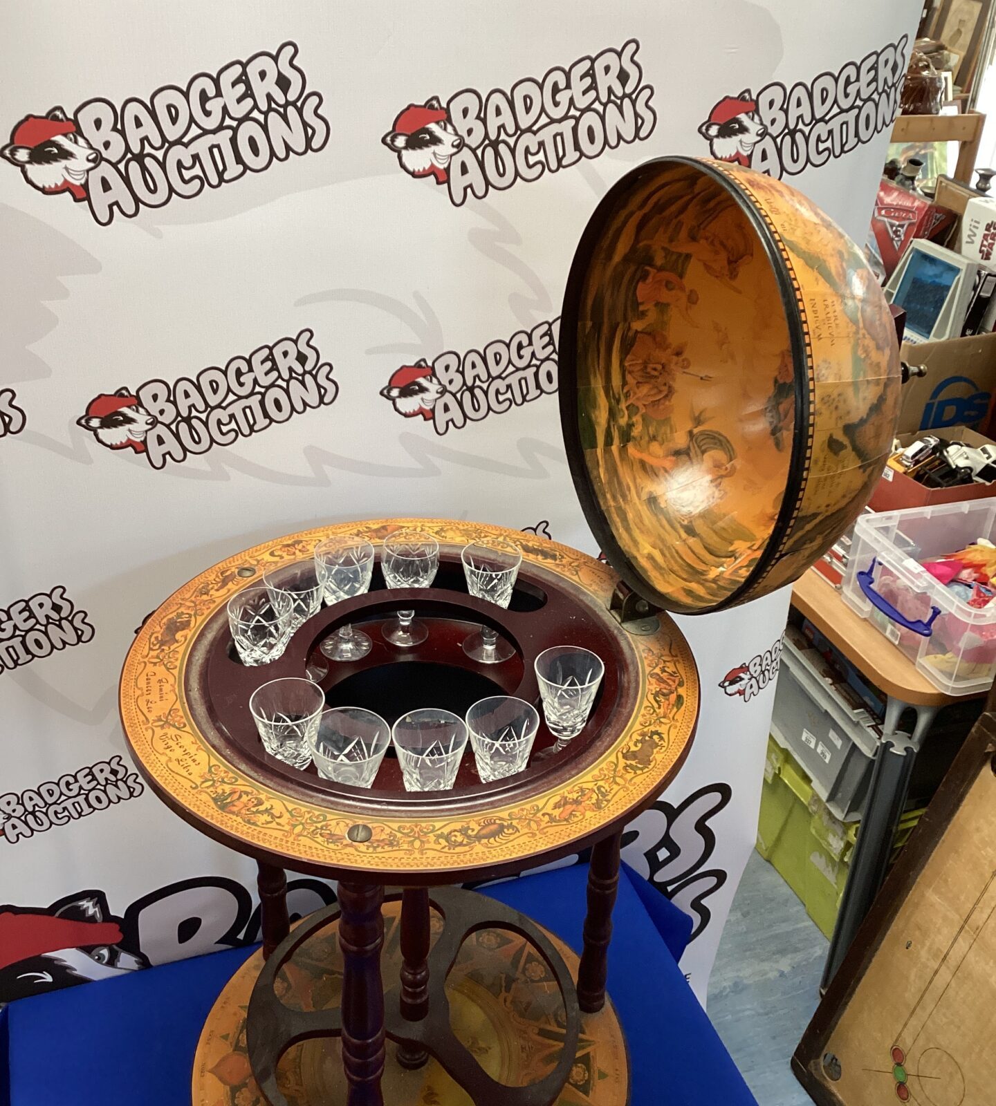 Vintage Globe Drinks Cabinet - Image 2