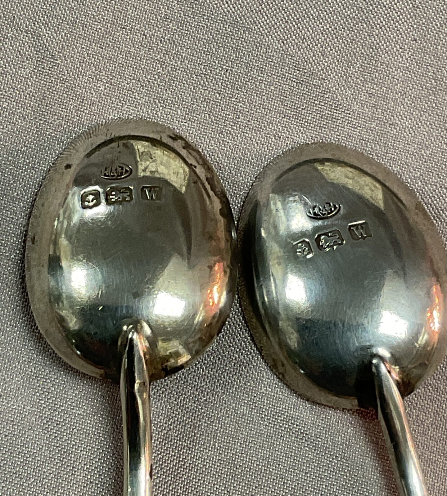 Set of hallmarked Sterling silver Harrods coffee bean spoons in case - Image 2