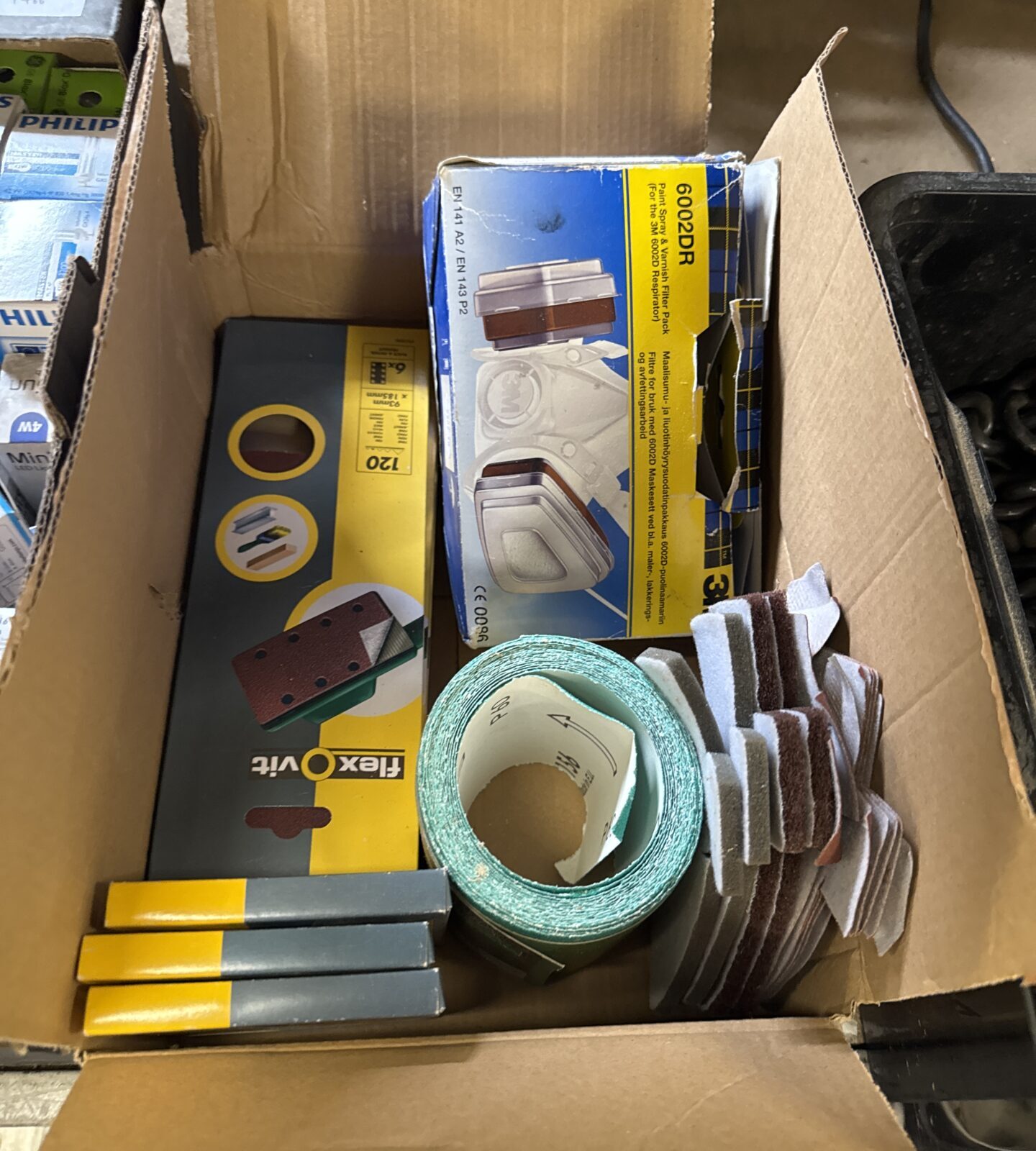 Selection of sanding pads with a dust mask