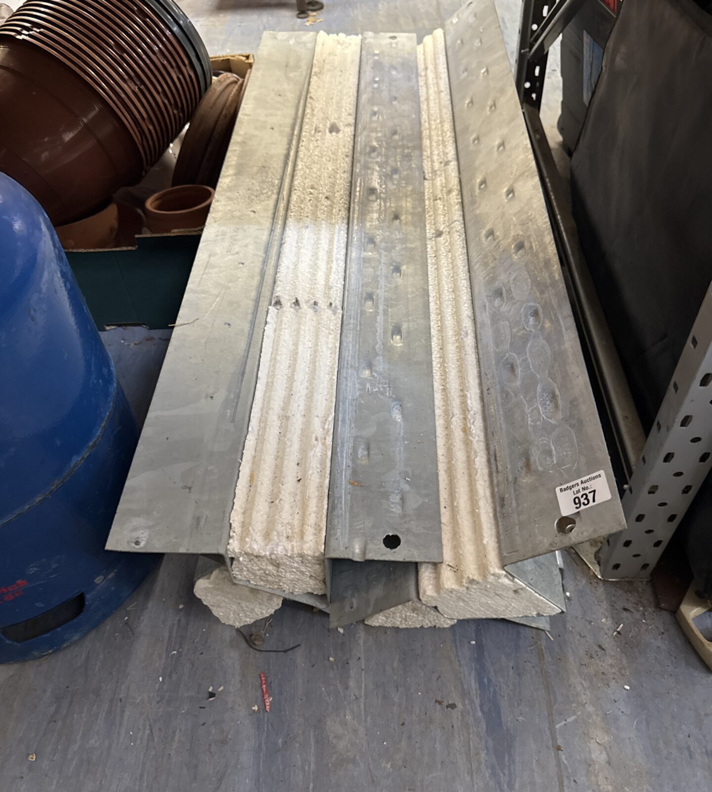 Six lintels 1050mm length
