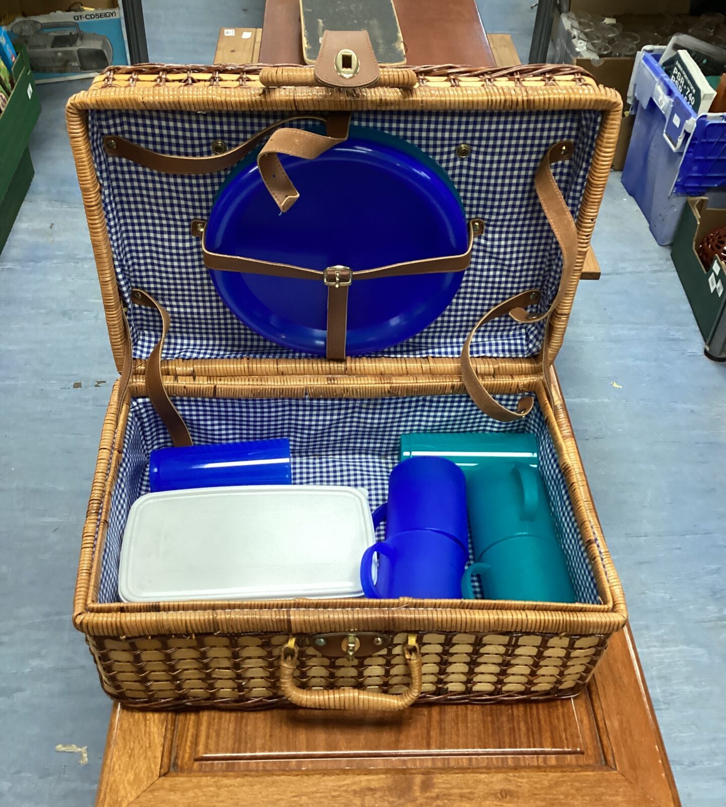 Wicker picnic basket