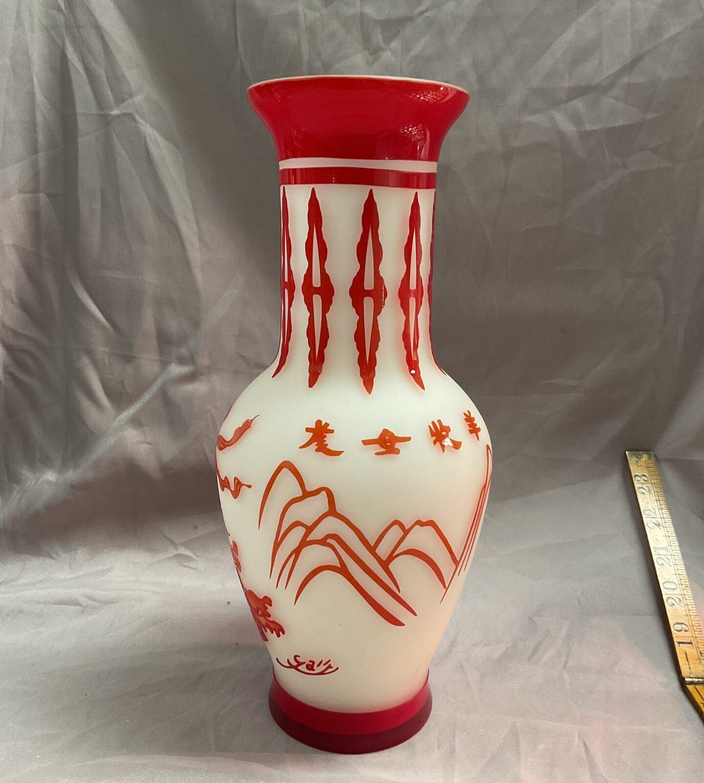 Vintage emollient galle reproduction on glass cameo vase - Image 2