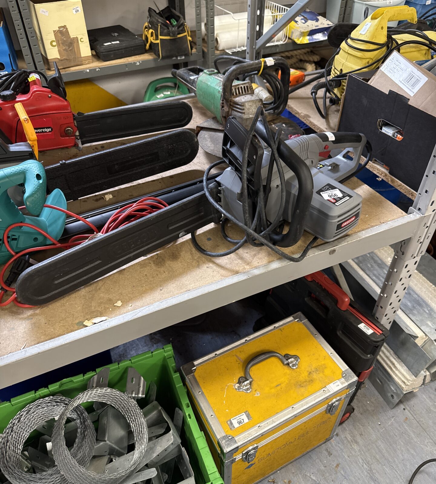 Oregon electric chainsaw - working