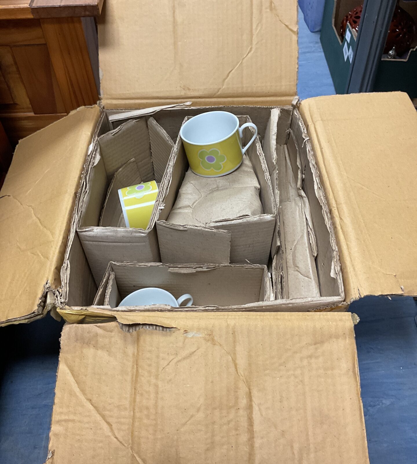 Box of royal norfolk mugs