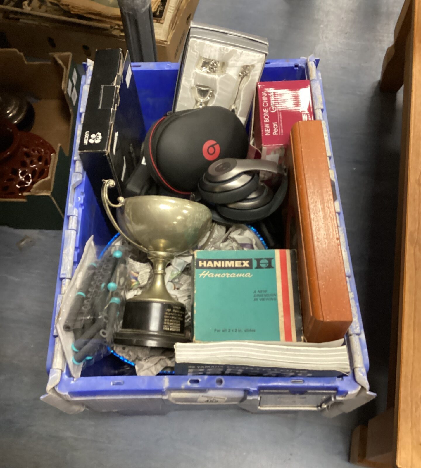 Large quantity of mixed house clearance inc beats headphones, hanimex hanorama 3D viewer & throphy