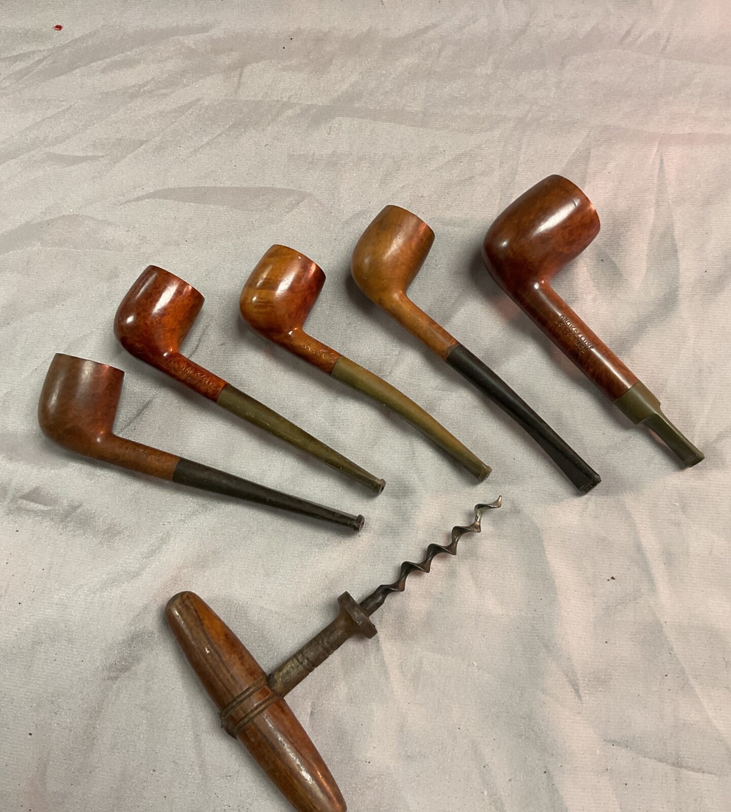 Five vintage briar pipes inc orlic de lux pipe and old corkscrew