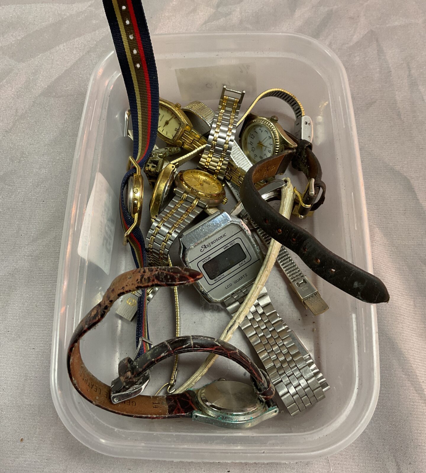 Tray of assorted wristwatches