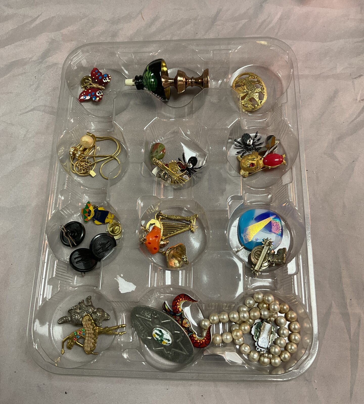 Tray of assorted Jewellery