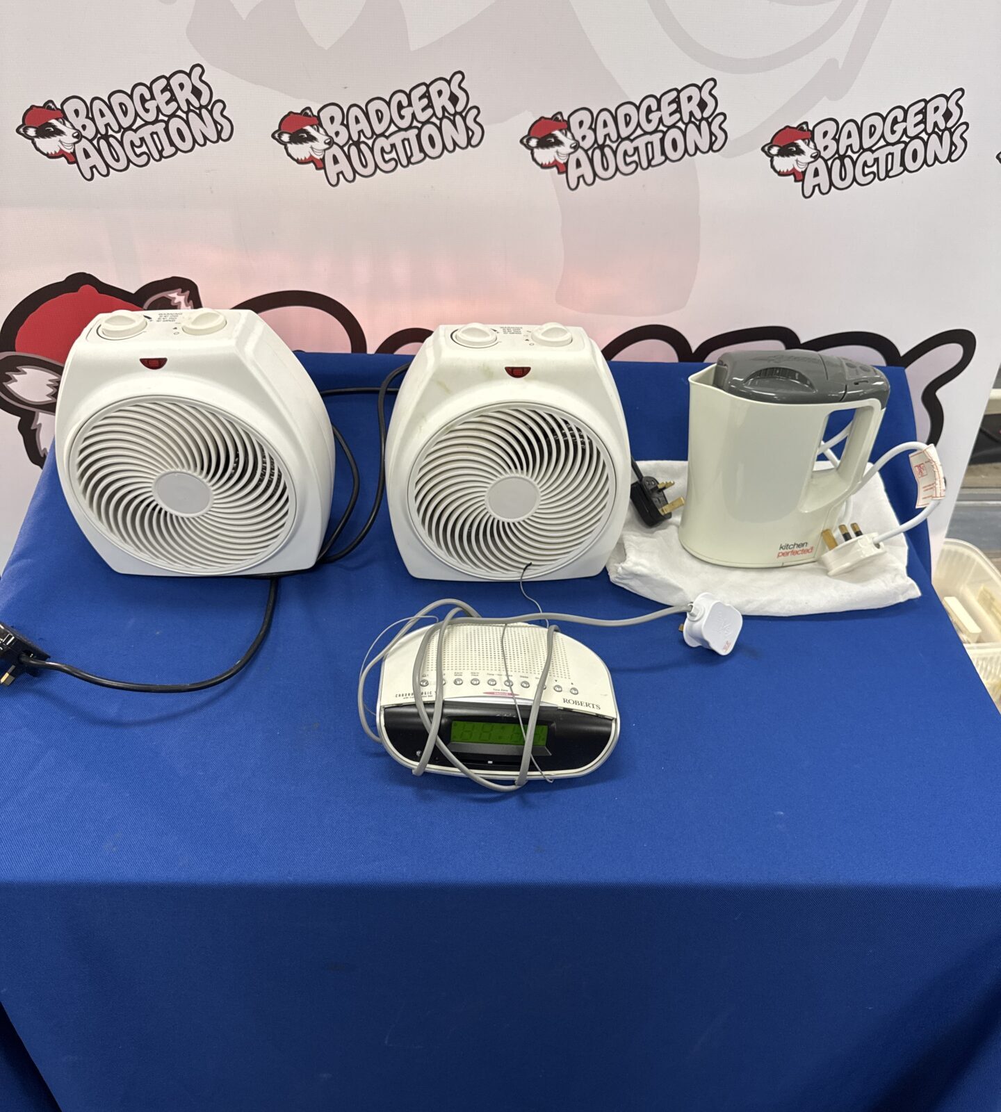 Two fan heaters, Roberts clock/radio & a kitchen perfected travel kettle