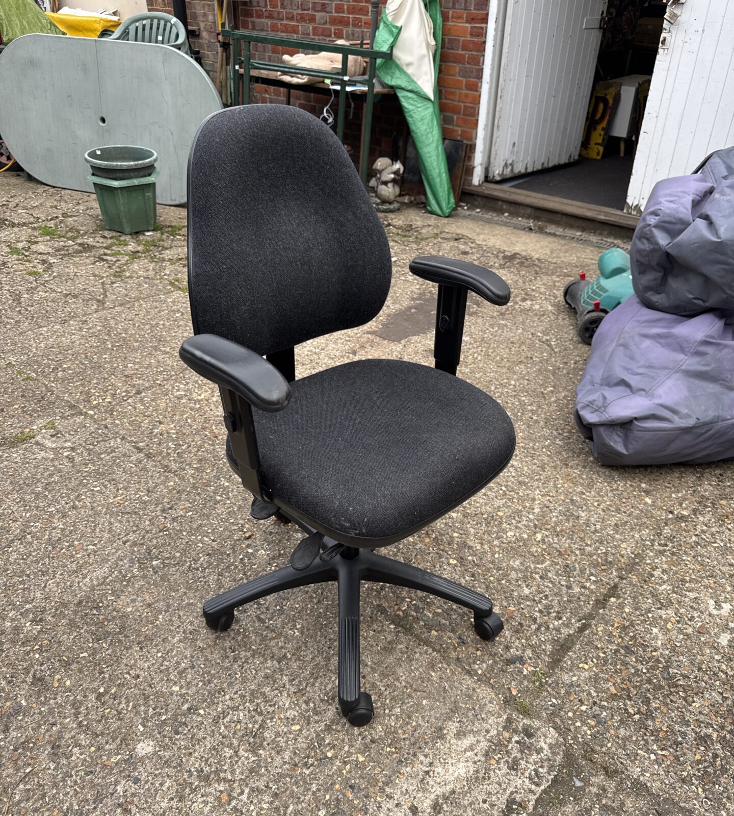 Reclining office chair