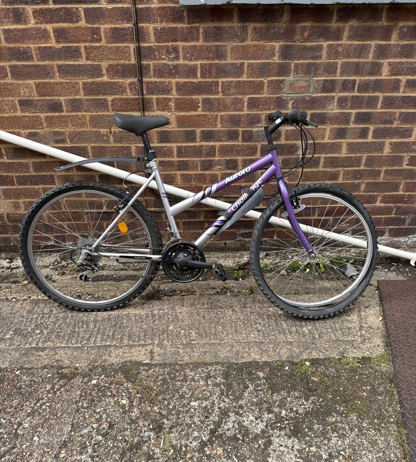 Challenge aurora ladies bicycle - needs tlc, deflated tyres, light rust, rear brake cable disconnected