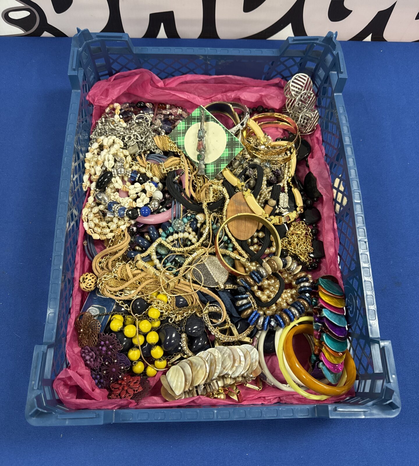 Tray of assorted costume jewellery