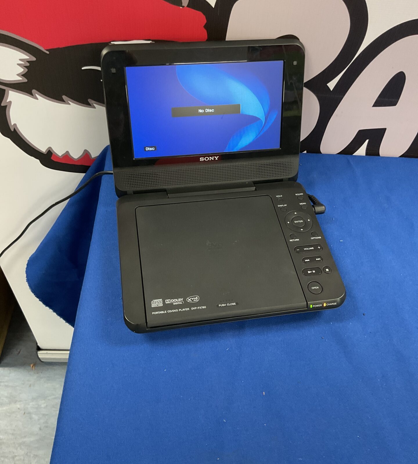Sony portable cd/dvd player model no. DVP-FX780 with charger tested powers on - Image 3