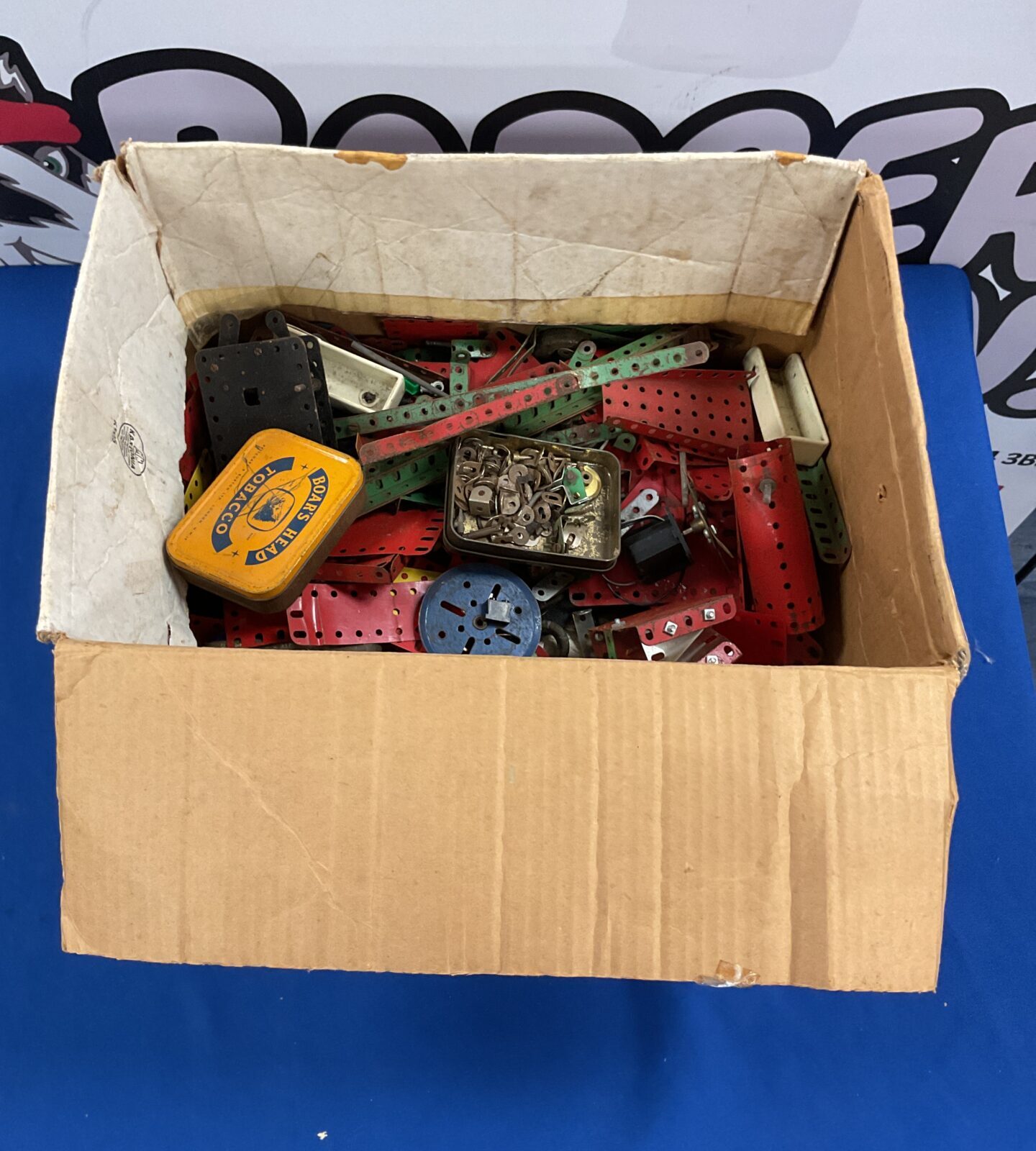 Box of mixed vintage meccano