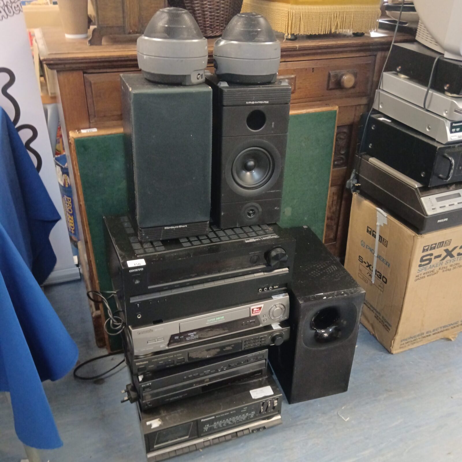 Large lot of audio & hifi including onkyo & mordant short