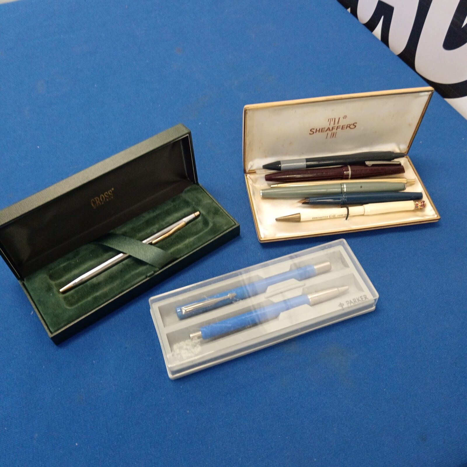Collection of pens Inc parker & cross