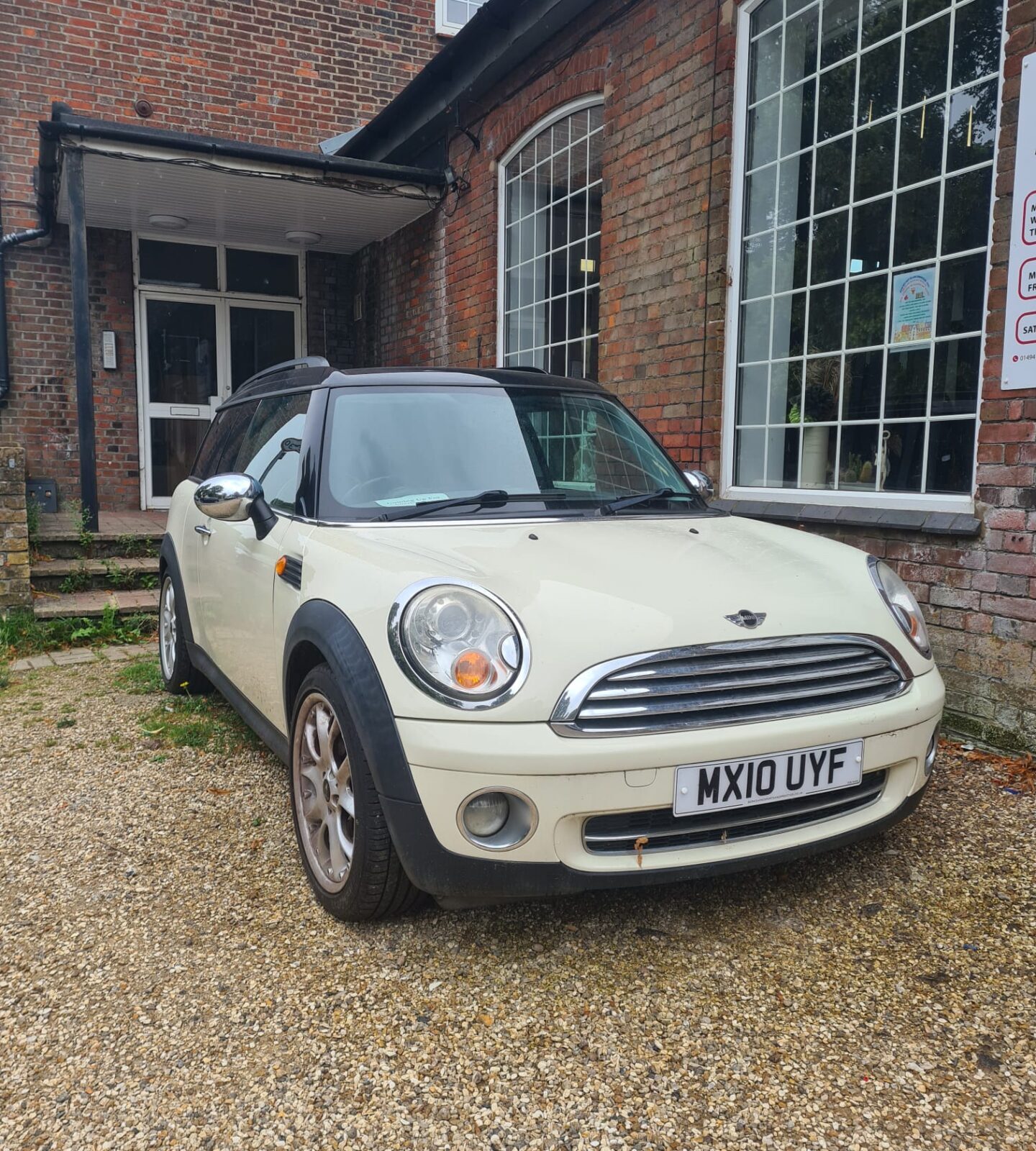 2010 Mini Cooper Clubman, 102k miles, mot expires 2nd sept. With keys and logbook