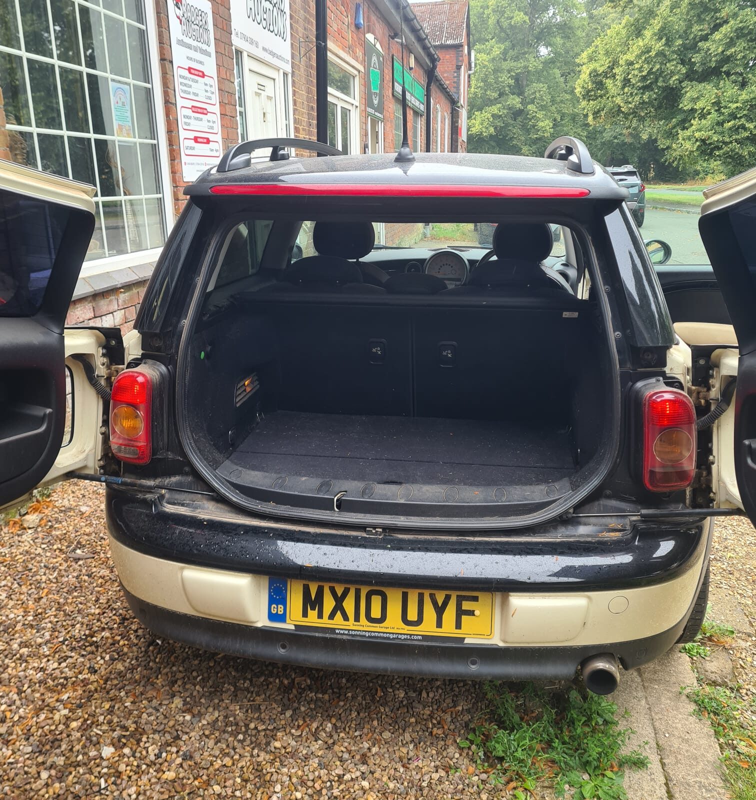 2010 Mini Cooper Clubman, 102k miles, mot expires 2nd sept. With keys and logbook - Image 7