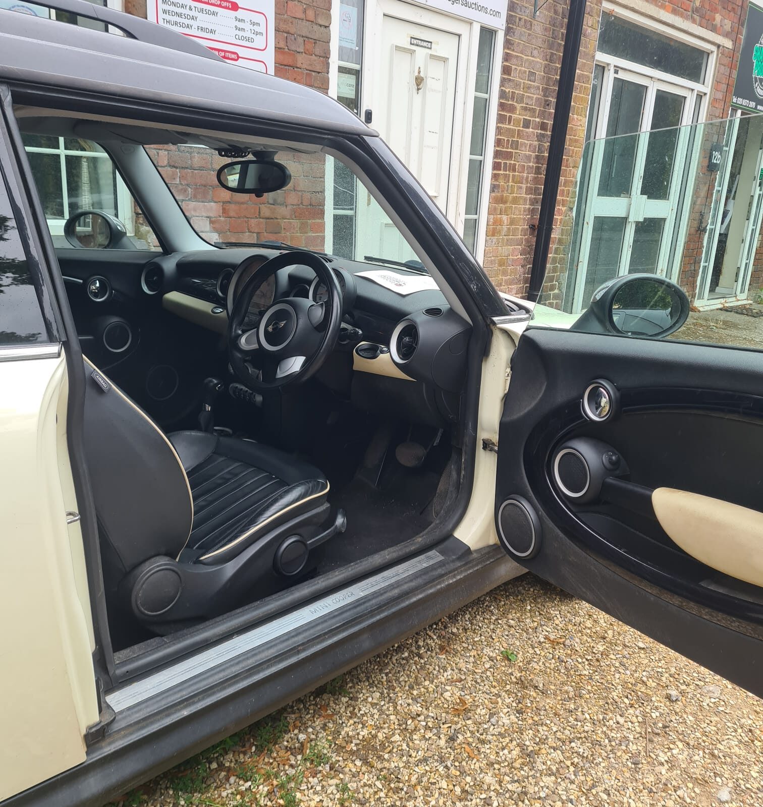 2010 Mini Cooper Clubman, 102k miles, mot expires 2nd sept. With keys and logbook - Image 9