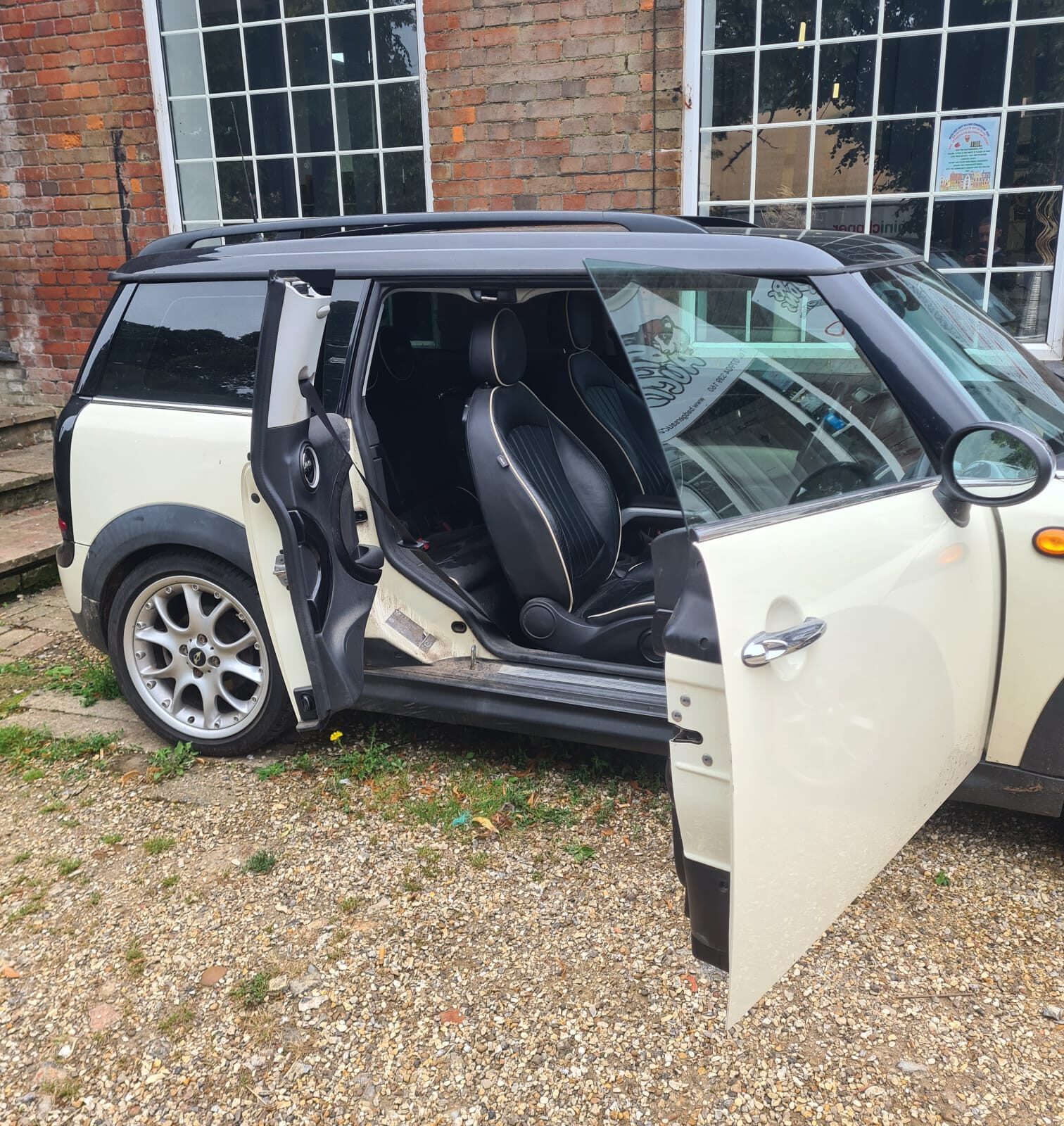 2010 Mini Cooper Clubman, 102k miles, mot expires 2nd sept. With keys and logbook - Image 8