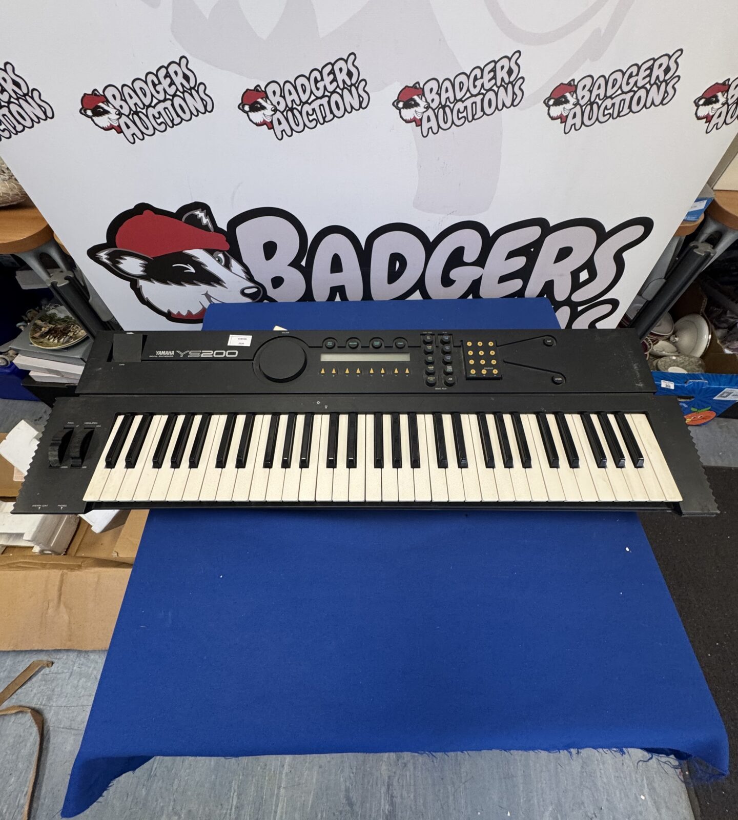 Yamaha YS200 Digital Synthesizer keyboard
